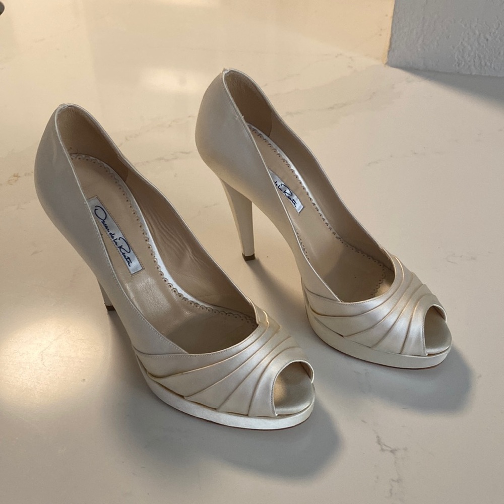 Oscar de la Renta peep toe pumps